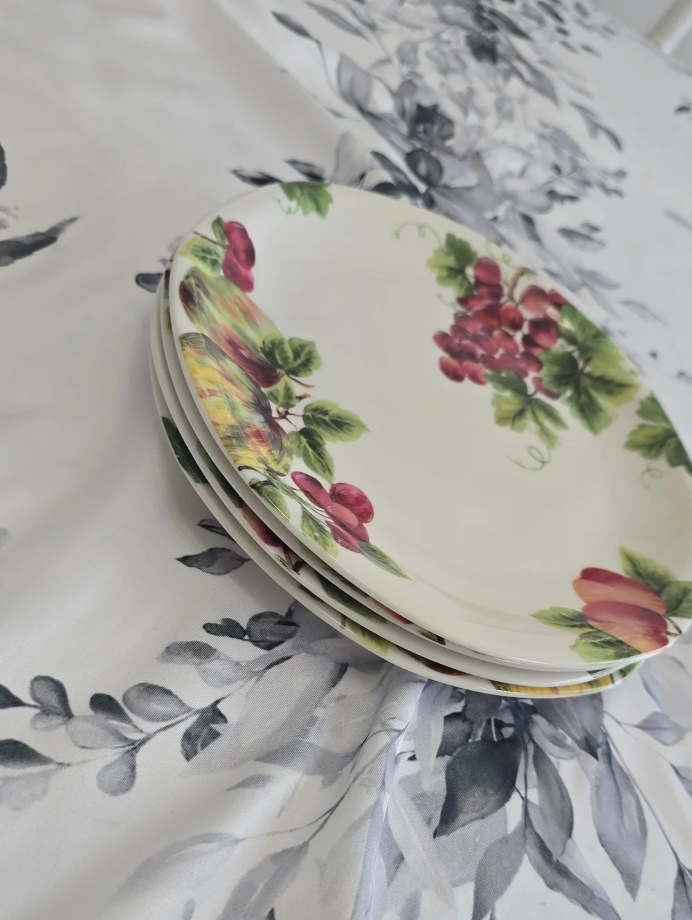 Vintage Royal Doulton Set Of 4 Everyday Fine China Vintage Grape Salad Plates